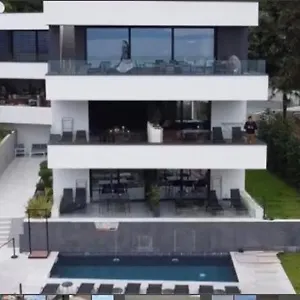 V With Heated Pool 4*, Rijeka Croatia